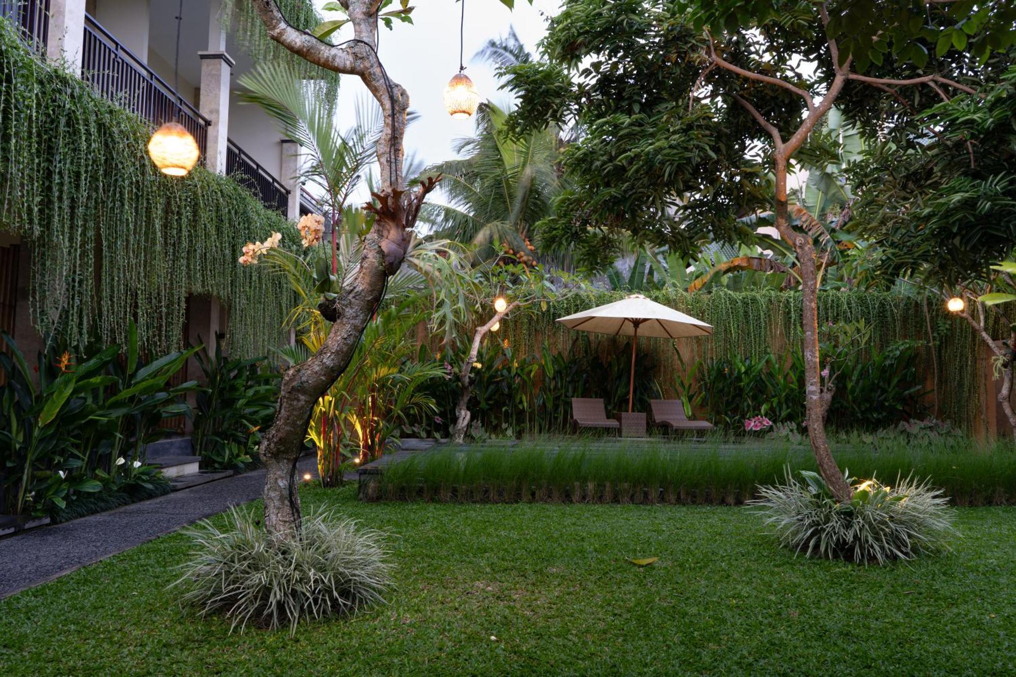 Tiny'S House Hotel Ubud  Exterior photo